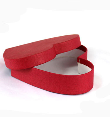 ল্যাঙ্কড ফিনিস সহ কাস্টমাইজযোগ্য রঙিন কাগজ হার্ট আকৃতির উপহার বাক্স