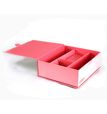 ল্যাঙ্কড ফিনিস সহ কাস্টমাইজযোগ্য রঙিন কাগজ হার্ট আকৃতির উপহার বাক্স