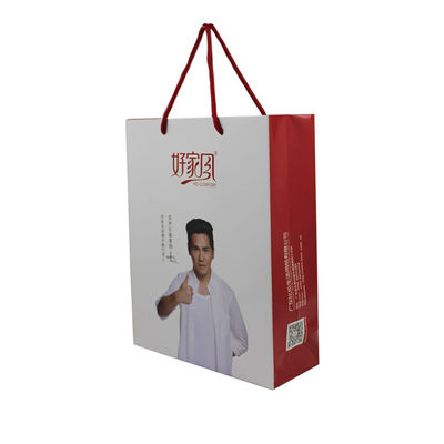 হ্যান্ডেল ম্যাট / চকচকে ল্যামিনেশন সহ পুনর্ব্যবহৃত কাস্টম কাগজ শপিং ব্যাগ