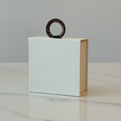 জুয়েলারী নেকলেস হোয়াইট ব্যক্তিগতকৃত ডিজাইন চৌম্বক উপস্থাপনা বক্স কাস্টম লোগো রিং কানের দুল নেকলেস ব্রেসলেট প্যাকেজিং কাগজ বক্স