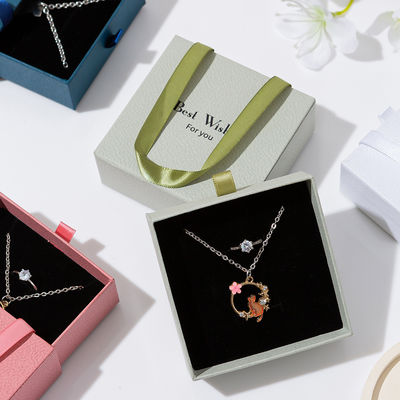 বিলাসবহুল কাস্টম প্রিন্ট করা ক্রাফট কাগজ গয়না বাক্স কানের দুল এবং নেকলেস জন্য পুনর্ব্যবহারযোগ্য কাগজ রিং বাক্স পরিবেশ বান্ধব উপহার প্যাকেজিং মহিলাদের জন্য