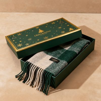 কাস্টম লাক্সারি ক্রিসমাস গিফট বক্স, স্কার্ফ, পোশাক, আন্ডারওয়্যার, শার্ট প্যাকেজিংয়ের জন্য ম্যাট রিজিড কার্টন, পুনর্ব্যবহৃত জীবাণুমুক্ত উপকরণ