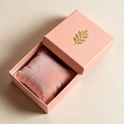 কাস্টম ডিজাইন বিলাসবহুল উপহার বাক্স এমবসড সবুজ শক্ত কাগজ গয়না বাক্স রিং এবং কানের দুল জন্য ফ্যাশন আনুষাঙ্গিক সঞ্চয়