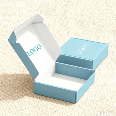 জুতা কাপড় ভাঁজ করার জন্য কাস্টম ঢেউতোলা কাগজের বাক্স, বিমান শিপিং এবং চকচকে ল্যামিনেশন স্পঞ্জ লাইনার সহ প্যাকেজিং